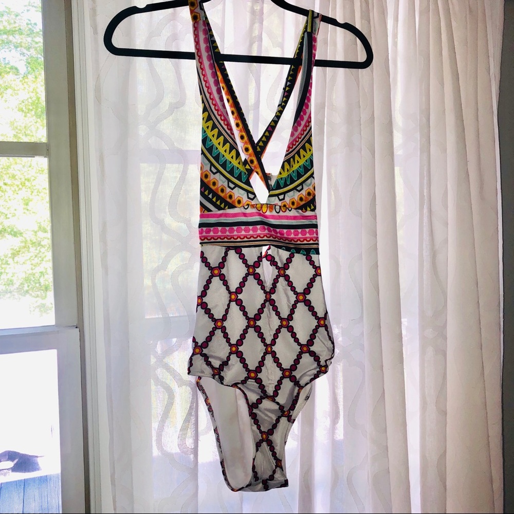 NWOT One piece bright design